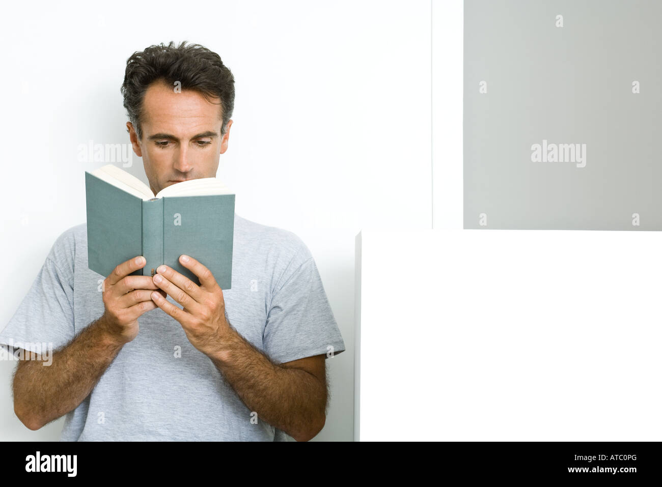 Man reading book, front view Stock Photo