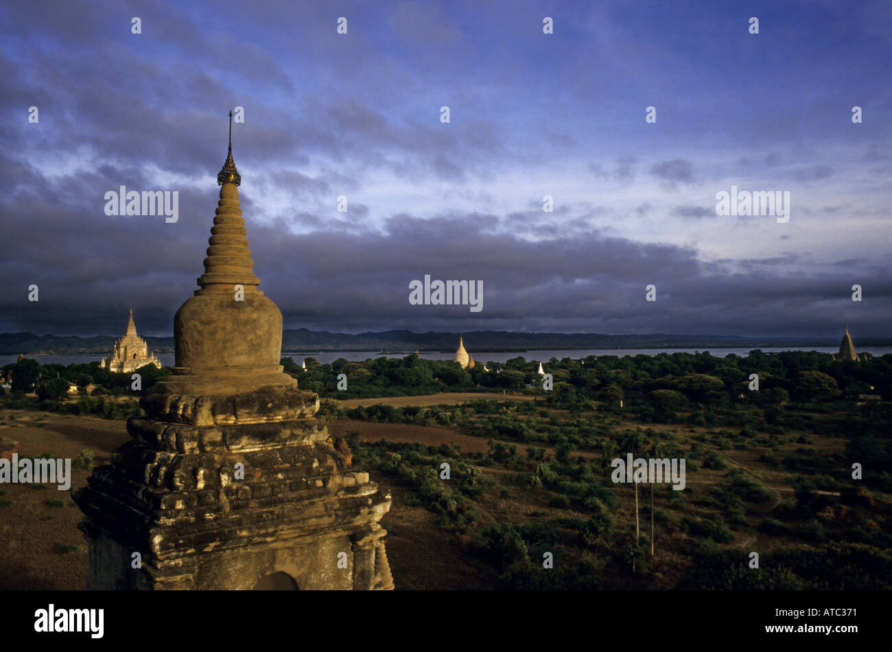 Gawdawpalin Temple and historic pagodas at sunrise along the Irrawaddy River, Bagan, Burma. Stock Photo