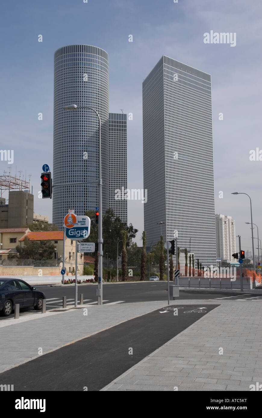 Towers tel aviv hi-res stock photography and images - Alamy