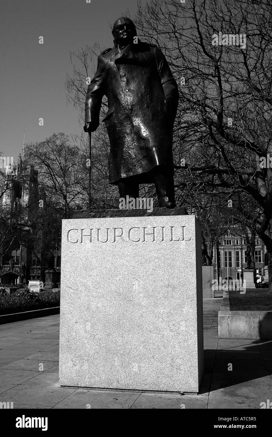 Winston churchill statue Black and White Stock Photos & Images Alamy