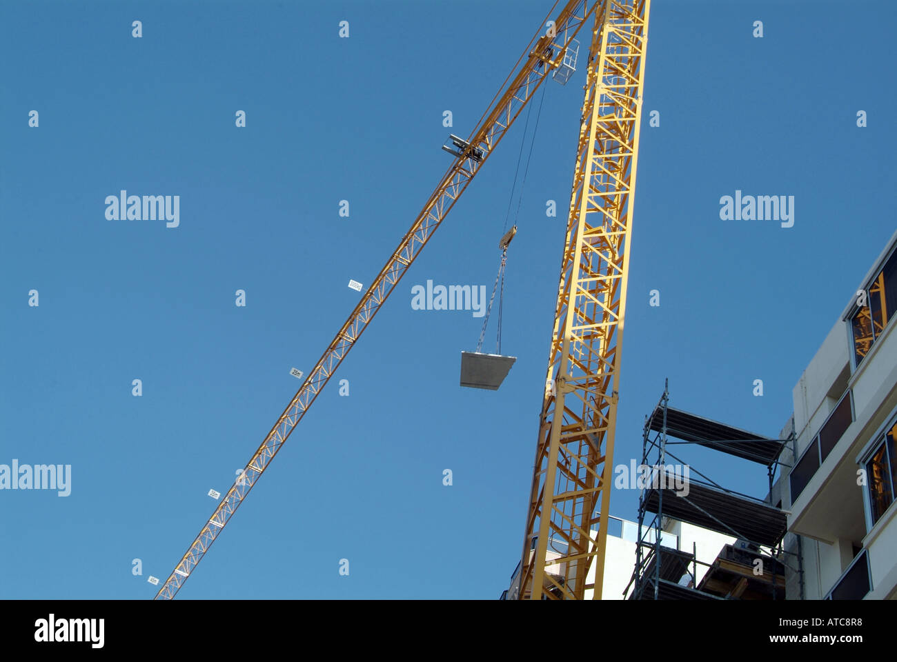 mobile, crane, lift, lifting, weight, on, jacks, force, lever, leverage