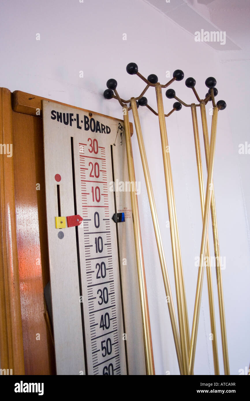 Shuffleboard cruise ship hires stock photography and images Alamy