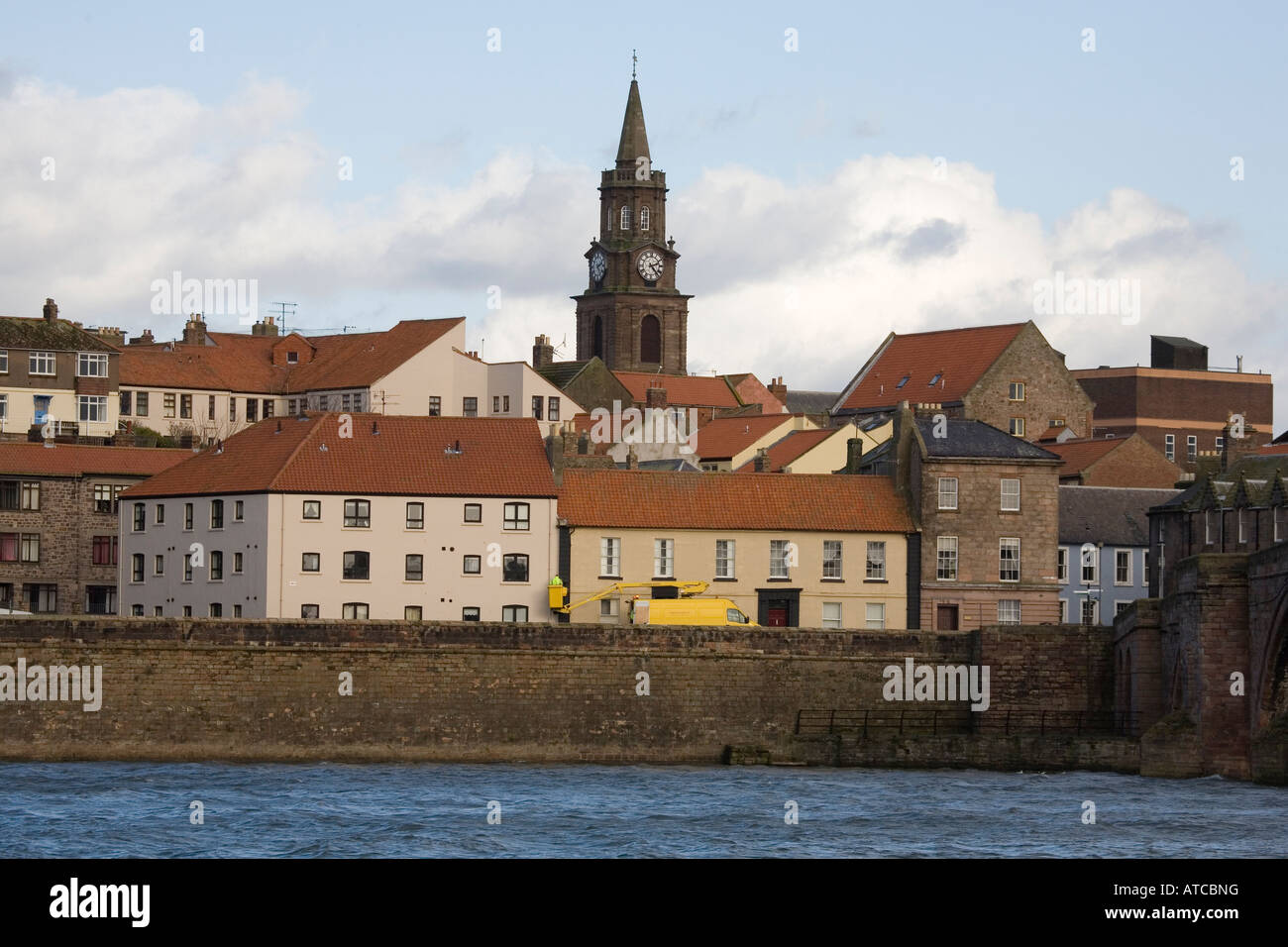 Welcome to Scotland   The town and river of Berwick on Tweed, UK Stock Photo