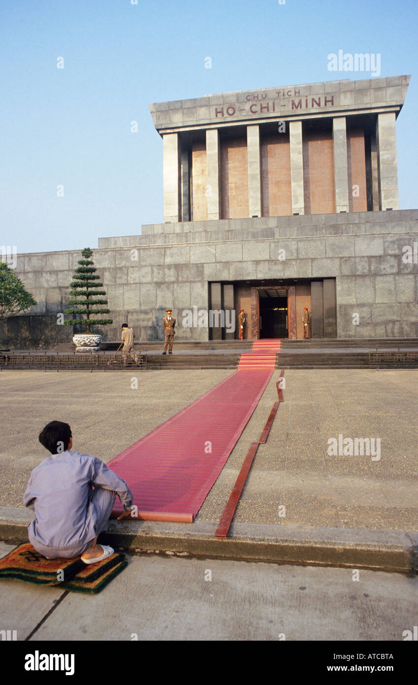 Rolling out the red carpet which leads to the entrance of the Ho Chi Minh Mausoleum last resting place of the leader in Hanoi Stock Photo