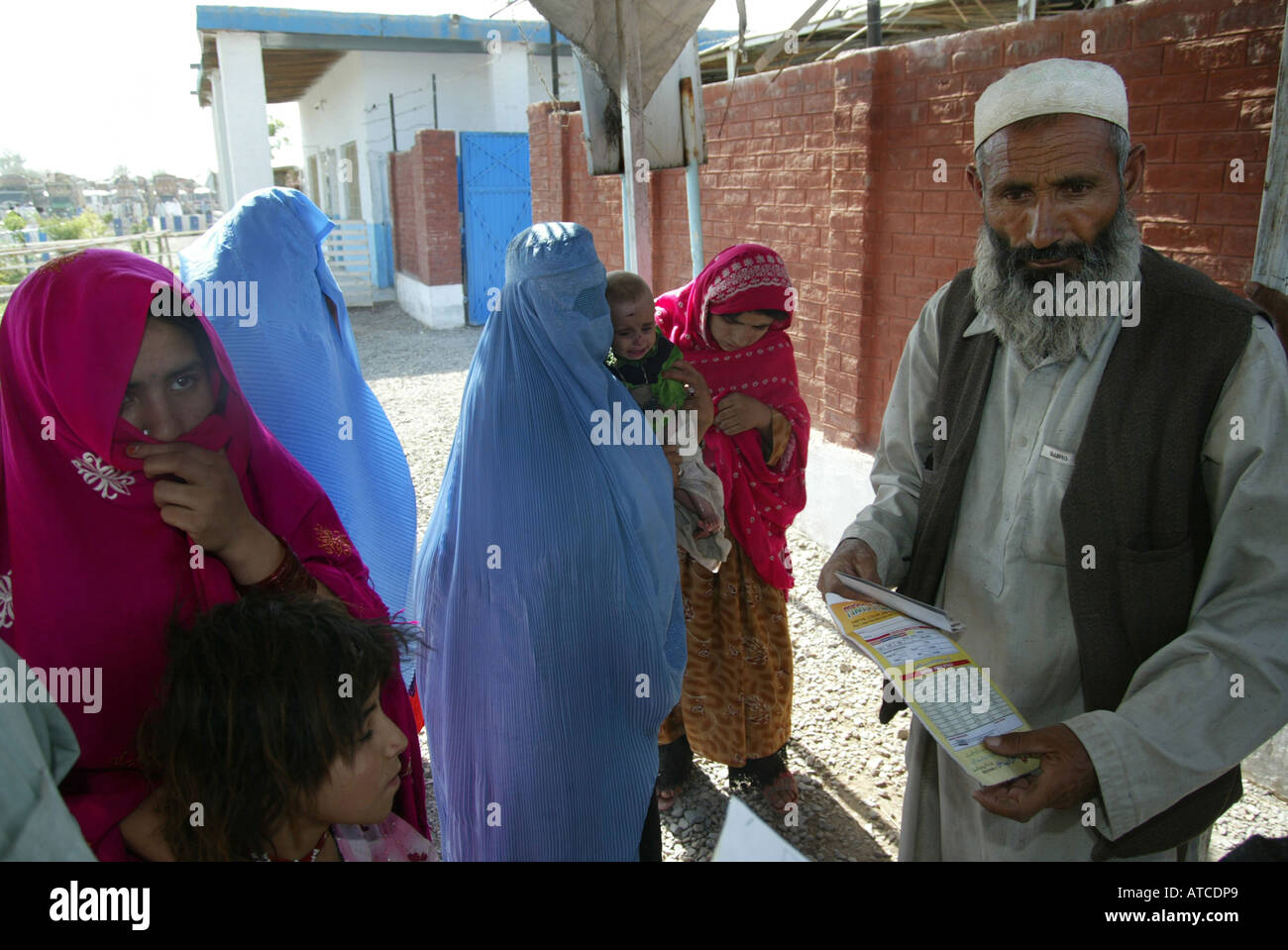 afghan economical refugees in Peshawar forced to return to Afghanistan Stock Photo