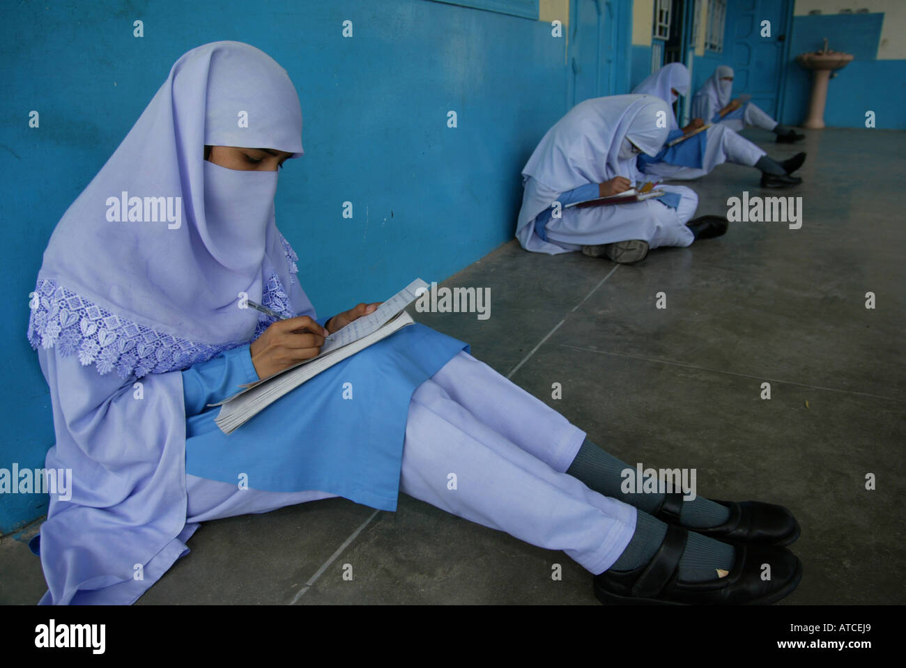 school with students in Pakistan Stock Photo - Alamy
