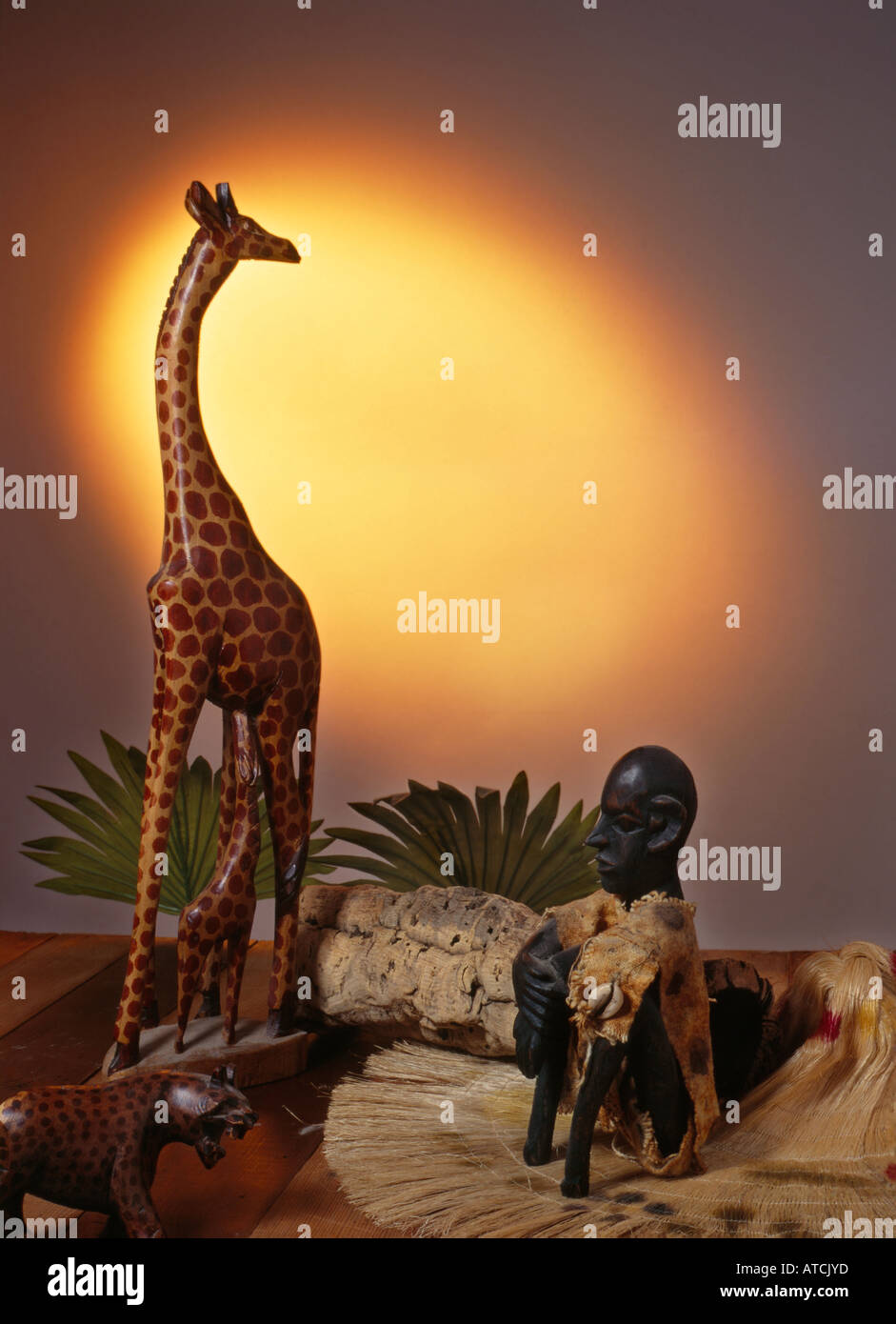 African statues hi-res stock photography and images - Alamy