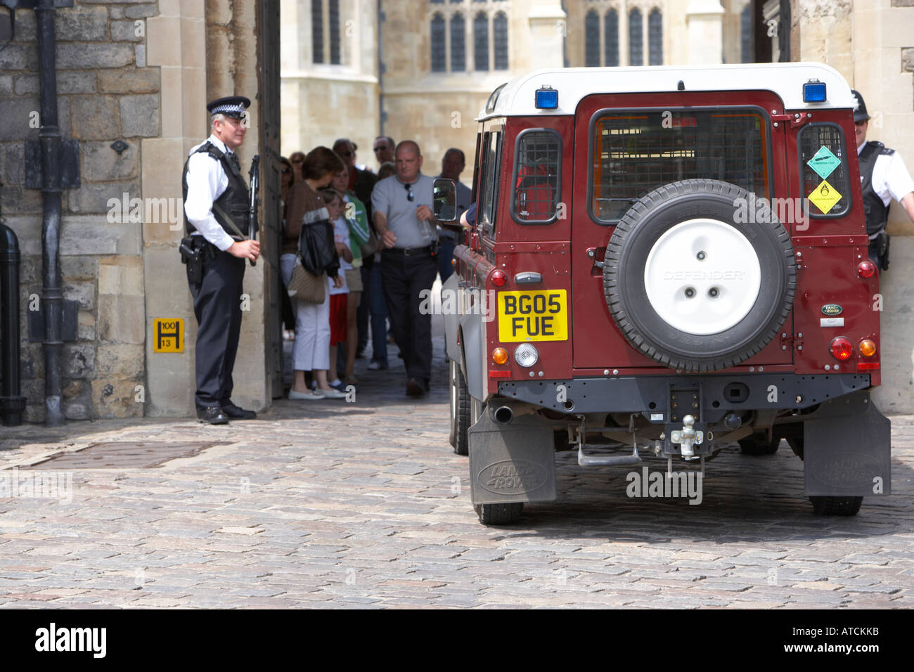 armed police on guard at Windsor Castle Uk Stock Photo