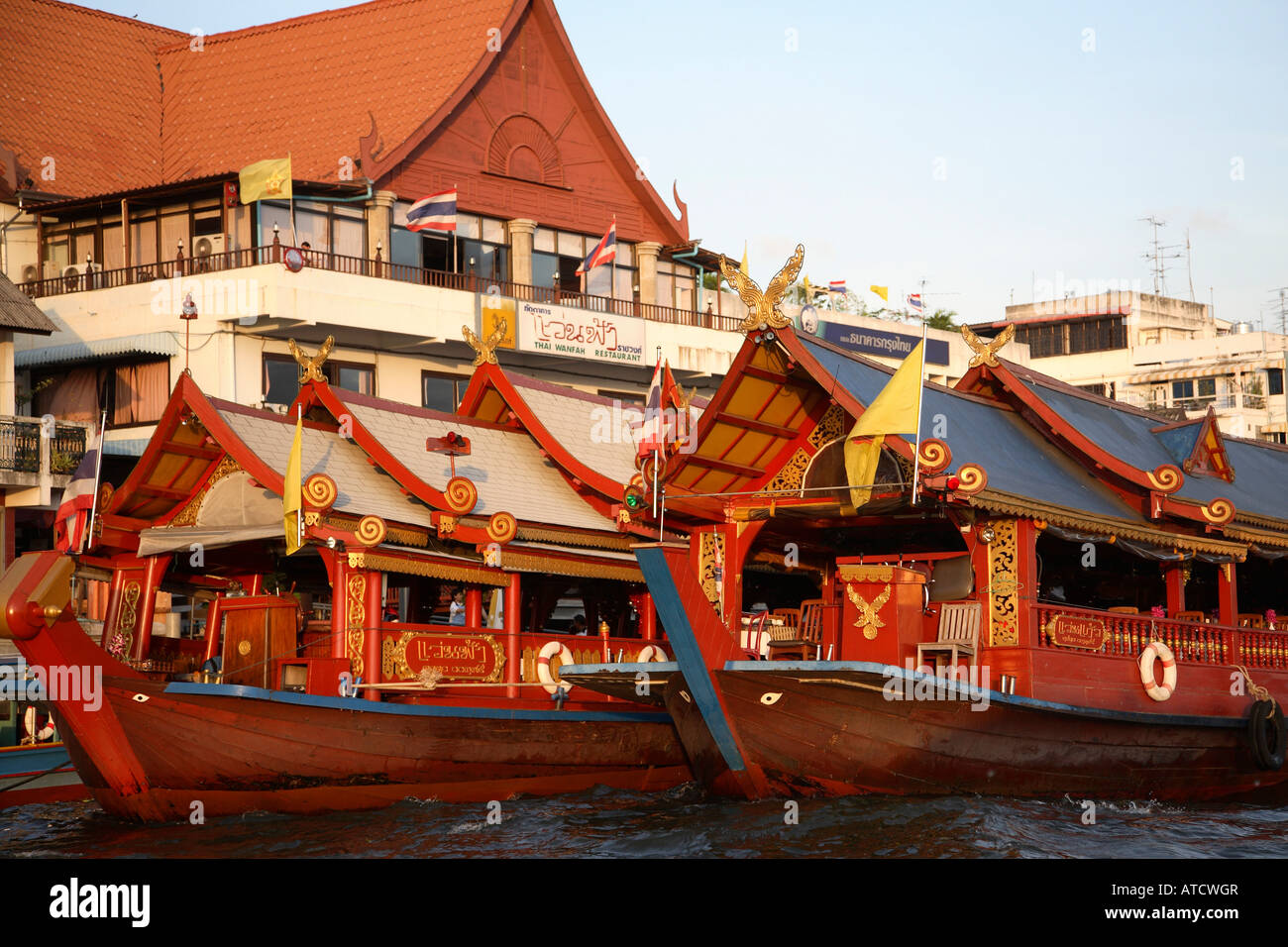 Thailand Bangkok sightseeing boats on Chao Phraya river Stock Photo - Alamy