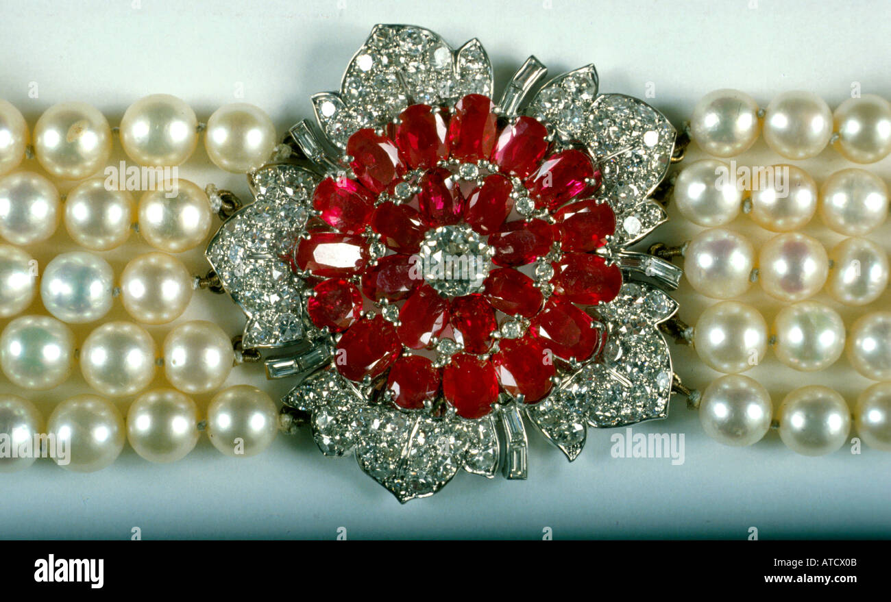 Sri Lanka Ratnapura Mining Sapphire Moonstone Gemstones Ruby Jewellery