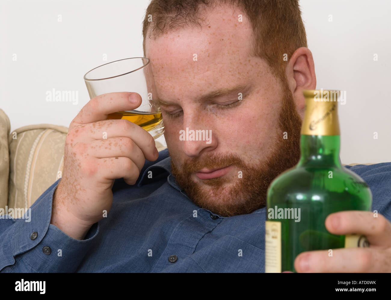Hitting the bottle hi res stock photography and images Alamy