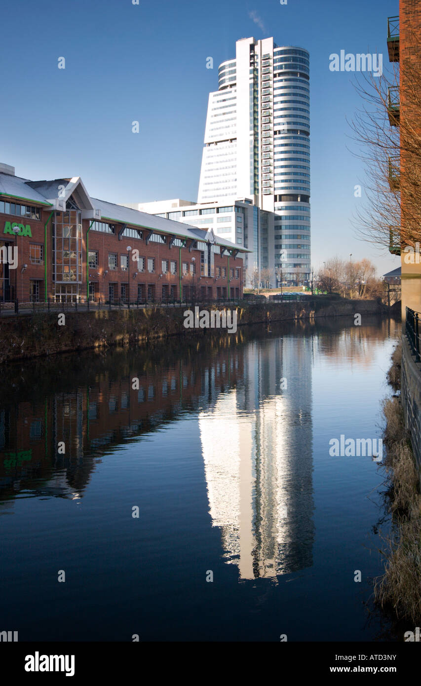Bridgewater Place Reflected in Canal, Leeds, England, UK Stock Photo