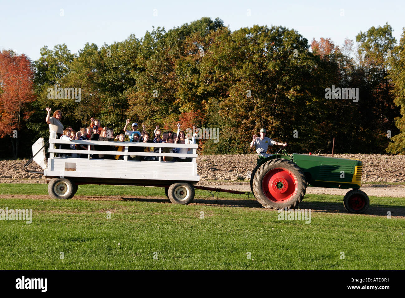 Valparaiso Indiana,Sunset Hill Farm County Park,hayride,tractor,child