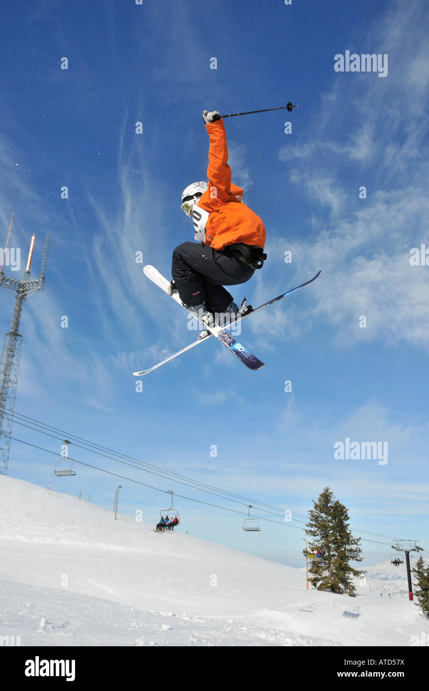 Bluebird day skiing hi-res stock photography and images - Alamy