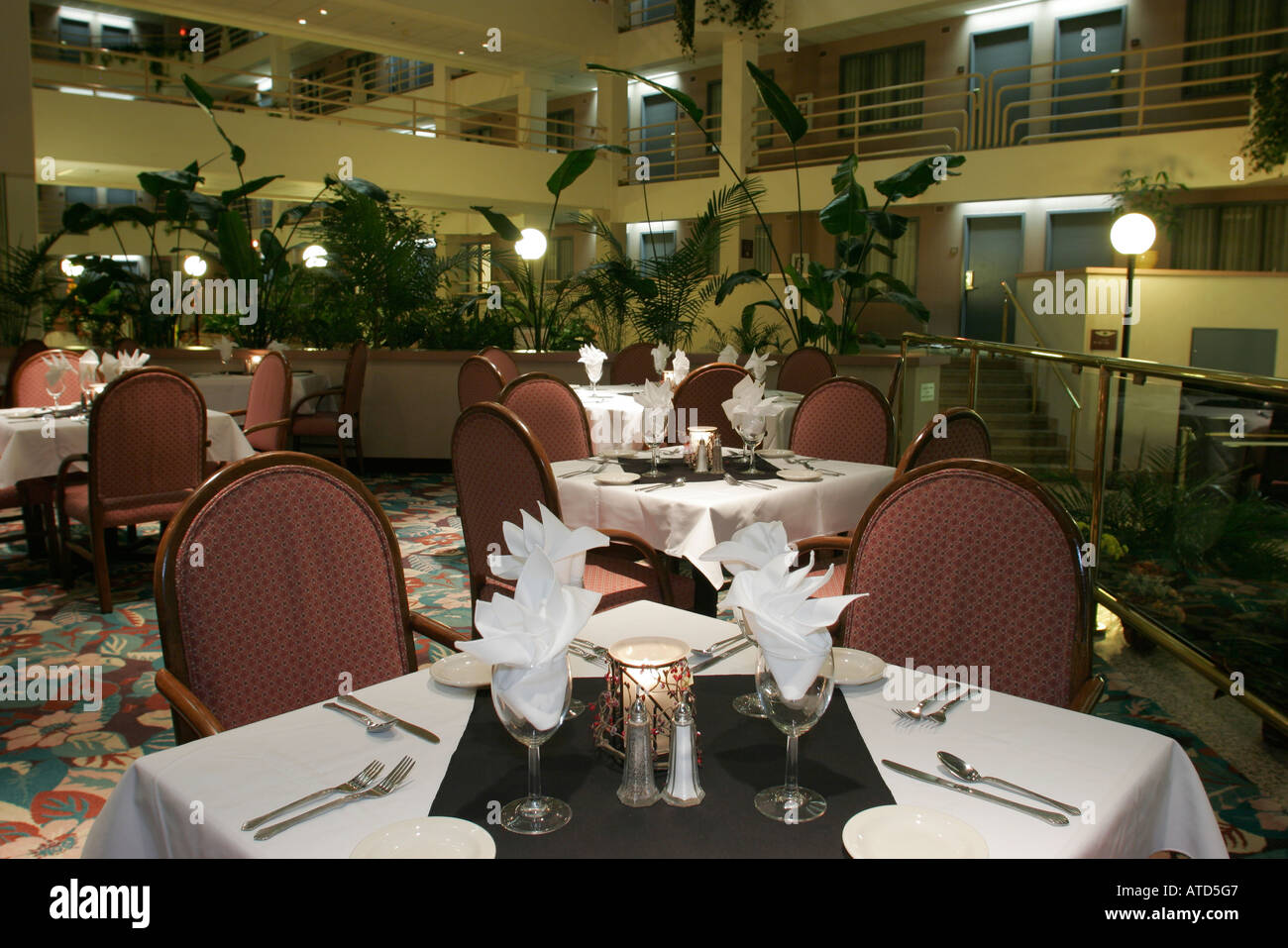 Brookfield Wisconsin,Brookfield Suites Hotel and Convention Center,centre,atrium,Restaurant tables,settings,napkins,visitors travel traveling tour tou Stock Photo
