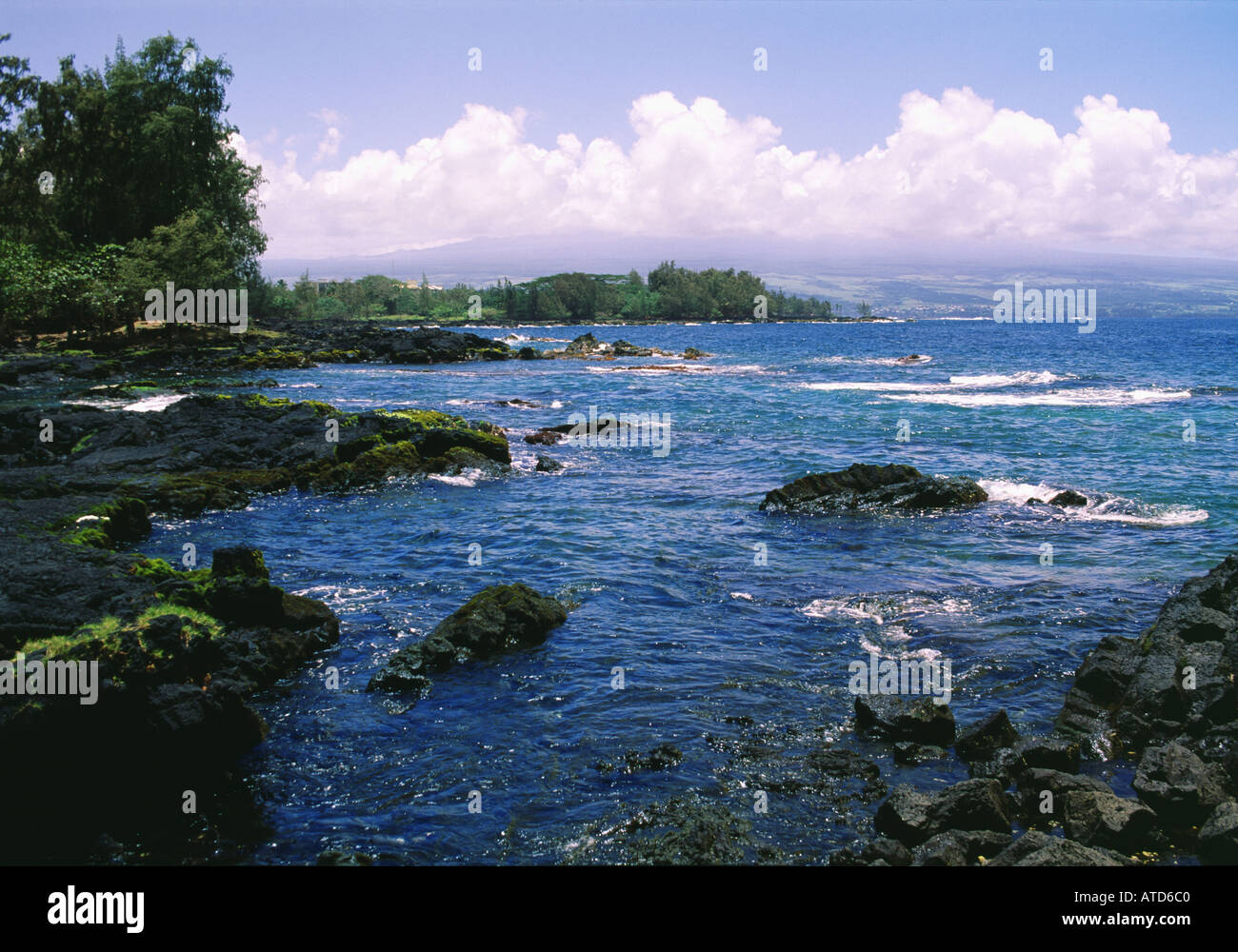 Big waves hawaii hi-res stock photography and images - Alamy