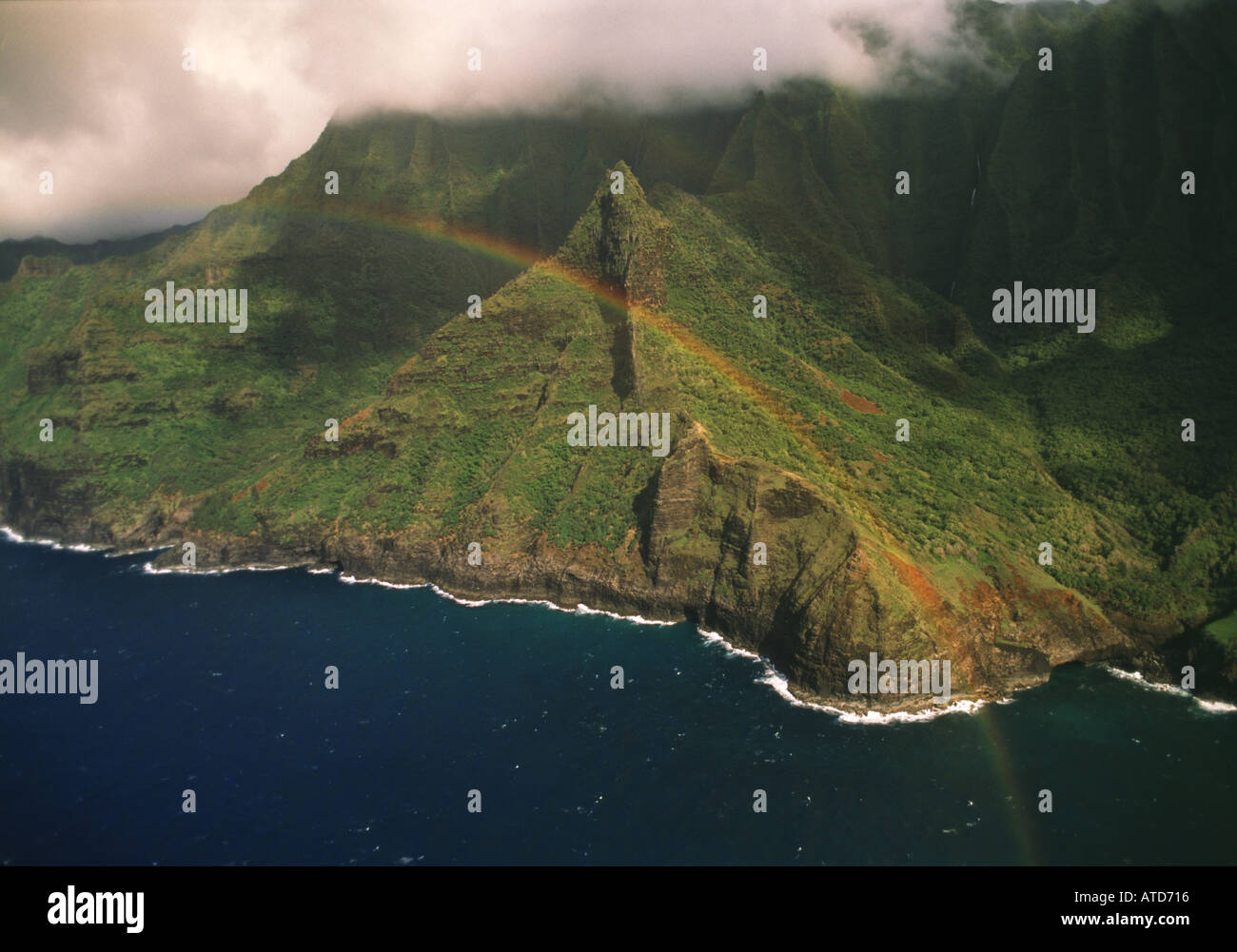 Rainbow over kauai hawaii hi-res stock photography and images - Alamy