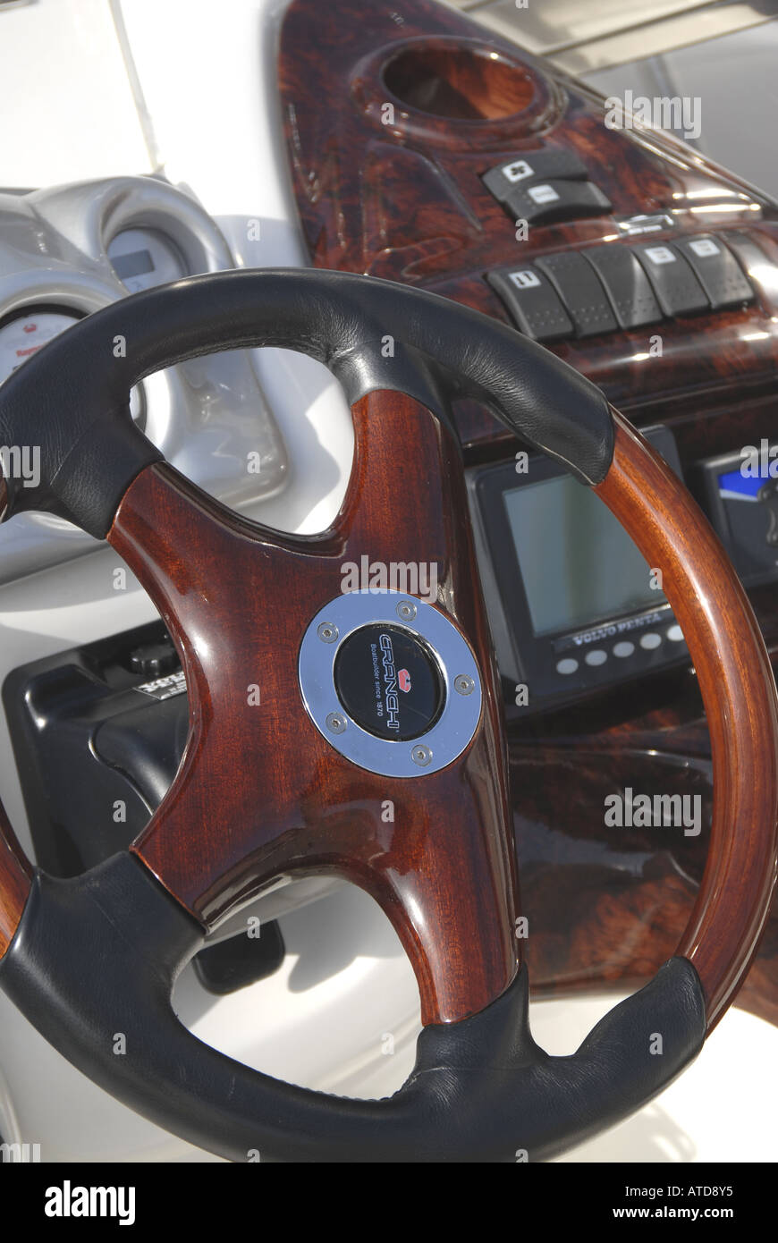 13” Italian Wood Marine Boat Steering Wheel – Emotion Wood Style, Unbranded, Classic Wood Finish
