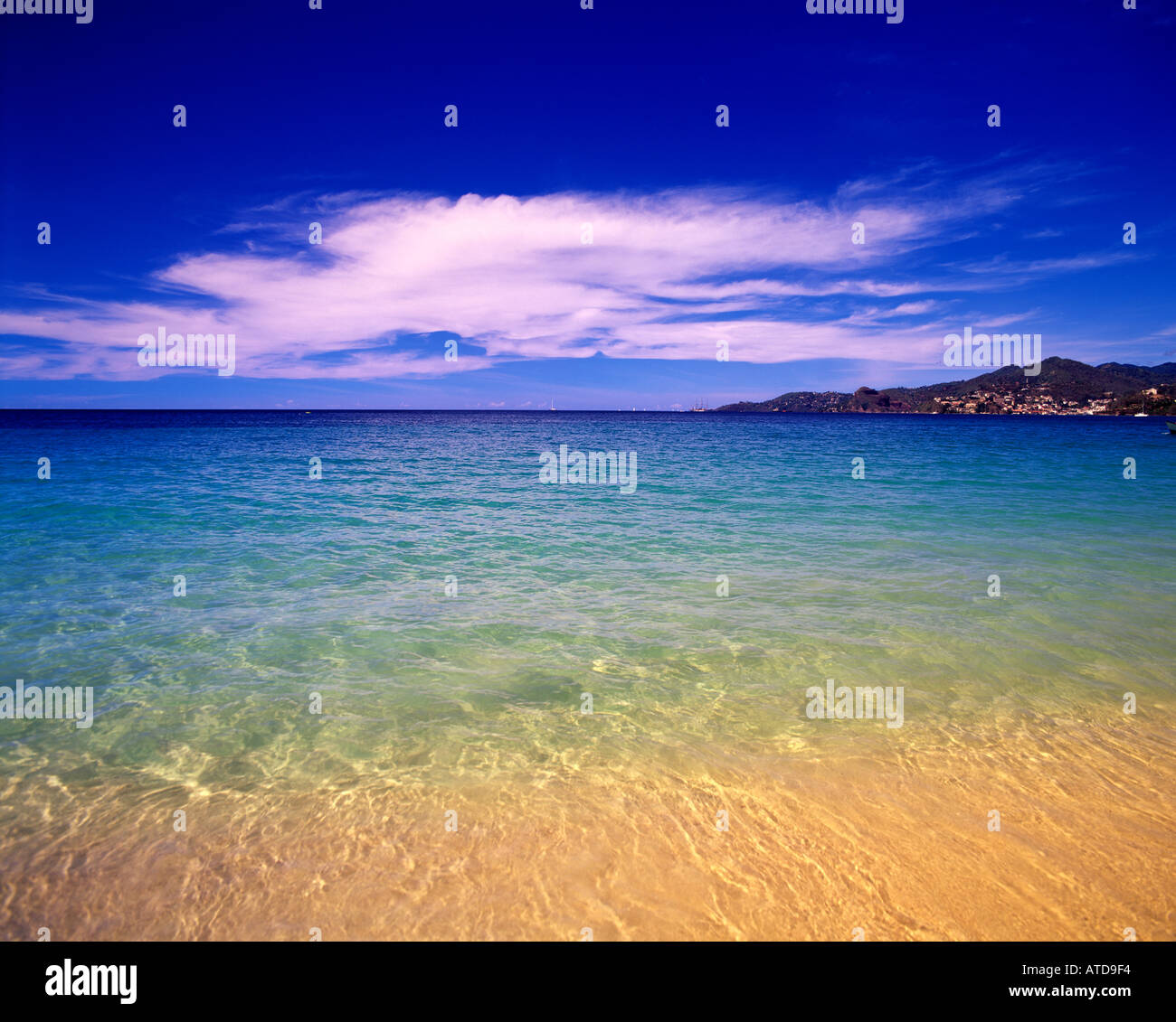Crystal blue ocean water hi-res stock photography and images - Alamy