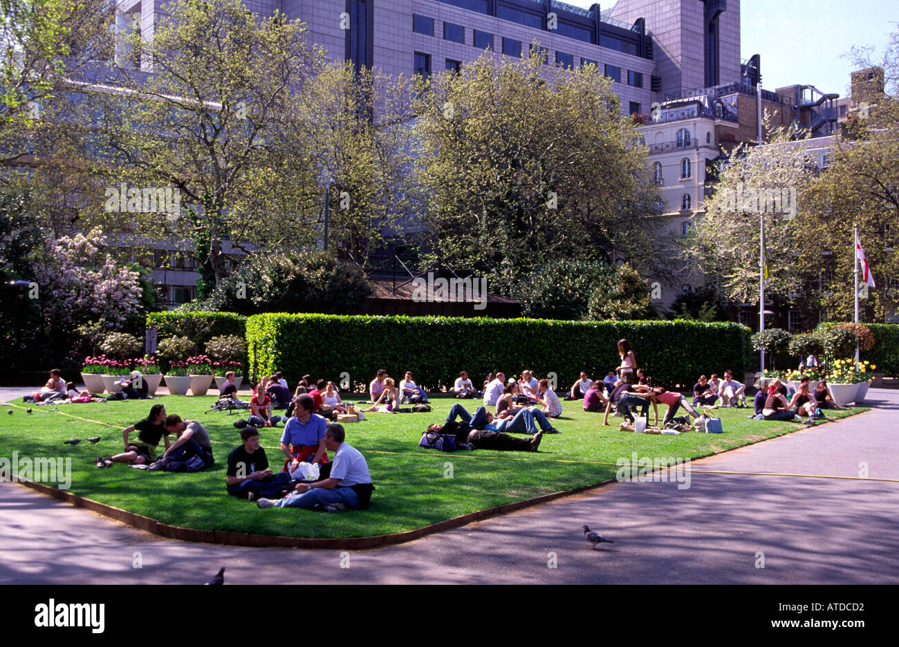 London park in the sun hi-res stock photography and images - Alamy