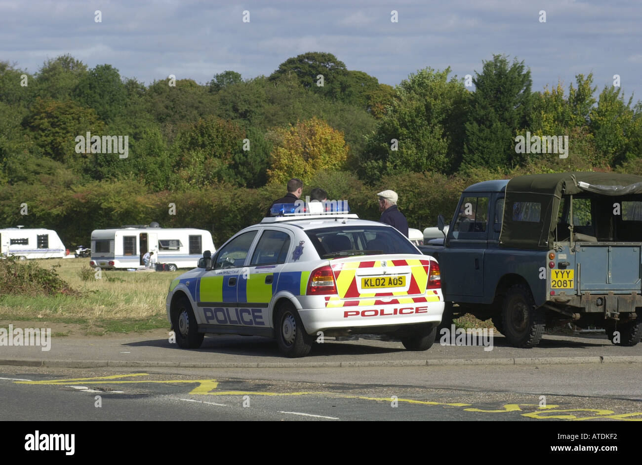 Police are called to a travellers site UK. Photograph by Ian Miles. 07870 597313 - Stock Image
