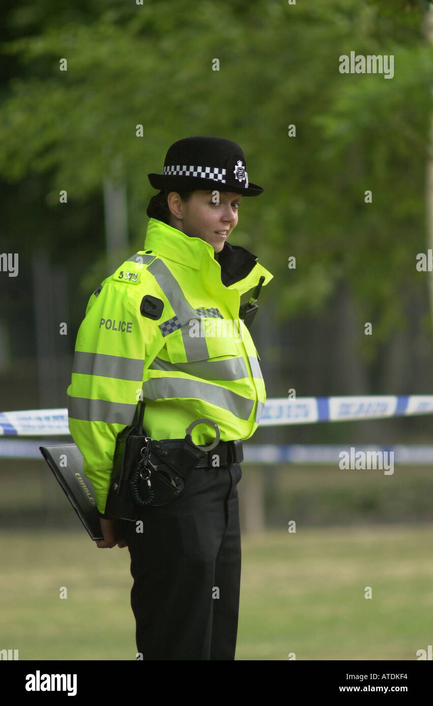Female police officer at a murder scene UK Stock Photo
