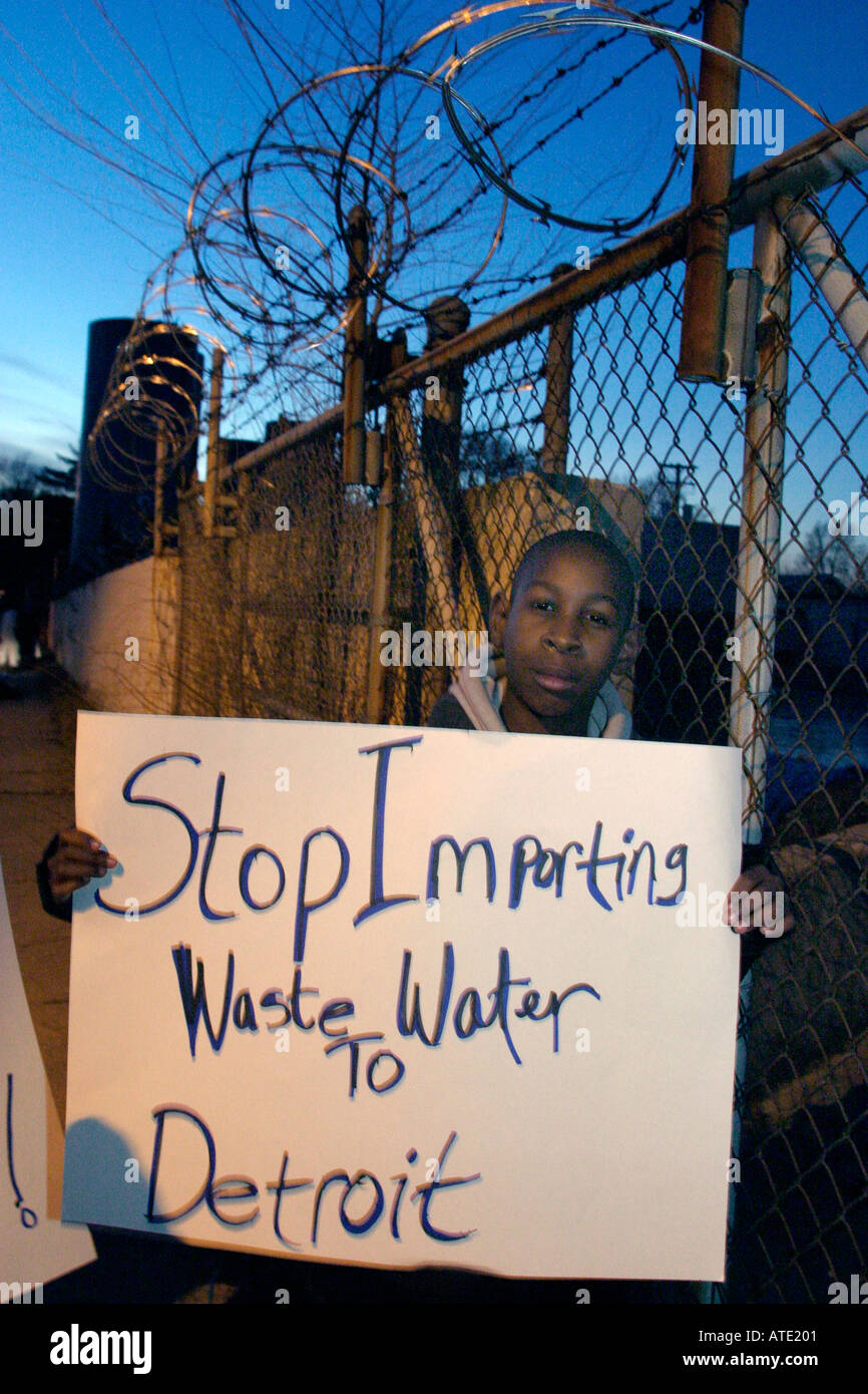 Residents of low Detroit neighborhood picket nearby toxic waste