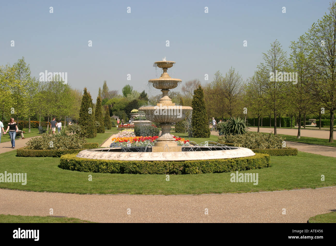 Water fountain in Regents Park London Stock Photo Alamy