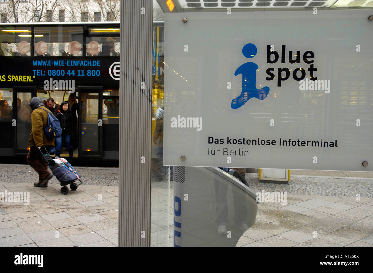 blue spot das kostenlose infoterminal fur berlin city bus stop germany deutschland information travel tourism technology Stock Photo