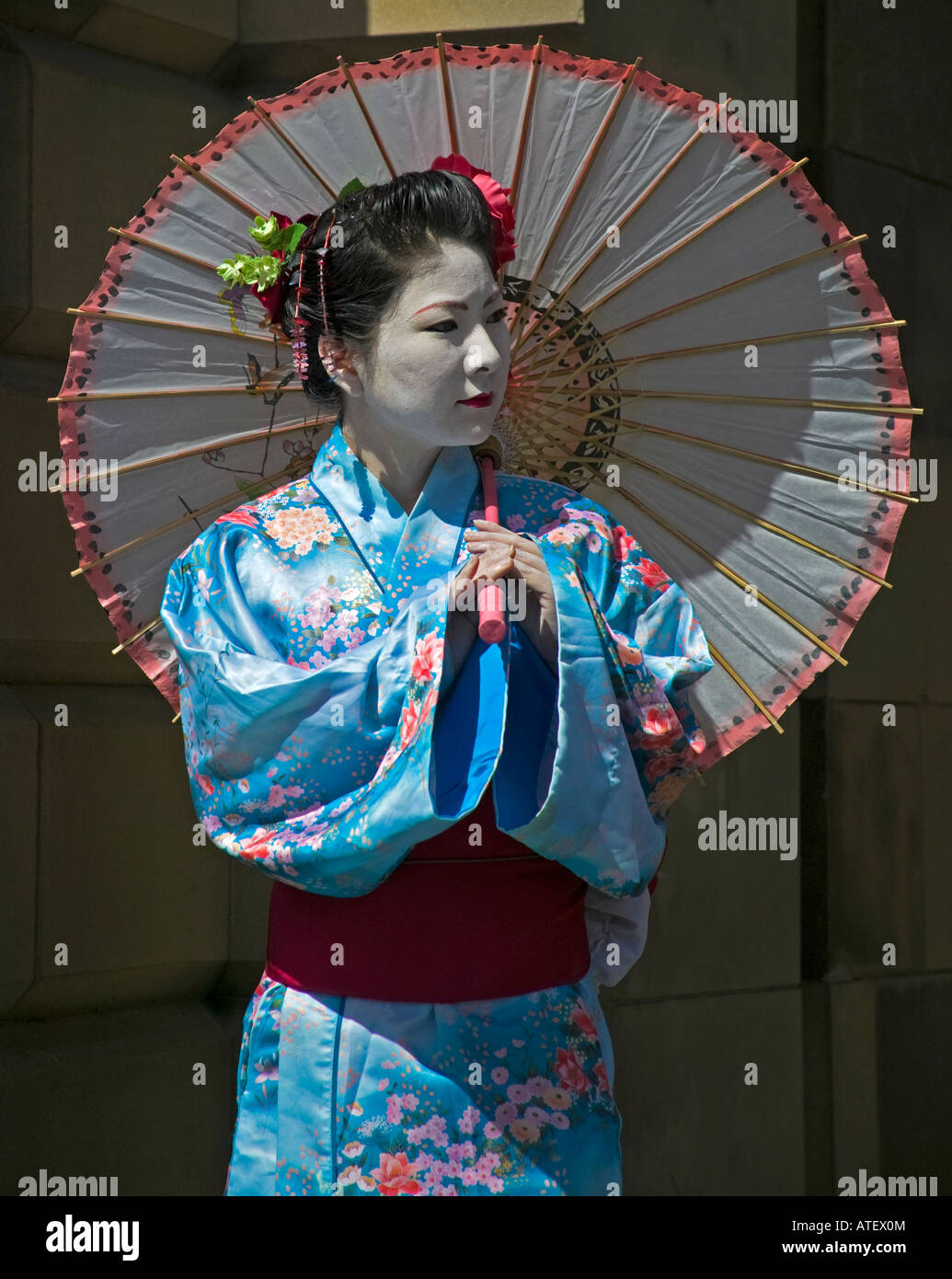 Female Japanese Street Statue holding a paper umbrella, parasol, Edinburgh Fringe Festival, Scotland, UK, Europe Stock Photo