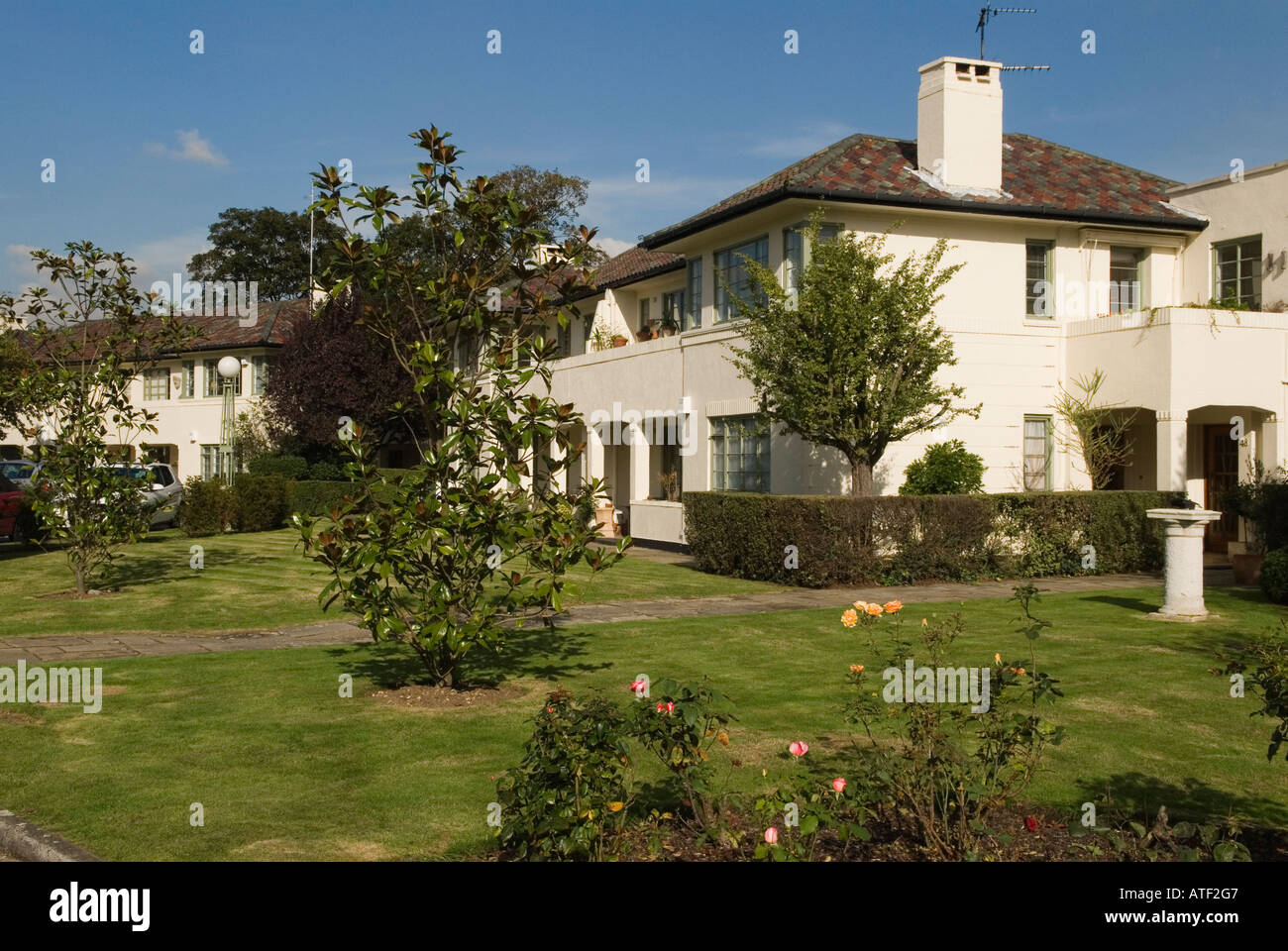 Colebrook Close West Hill, Putney Heath, London 2006 Art deco 1930s built estate hacienda-style development, mansion block flats 2000s UK HOMER SYKES Stock Photo