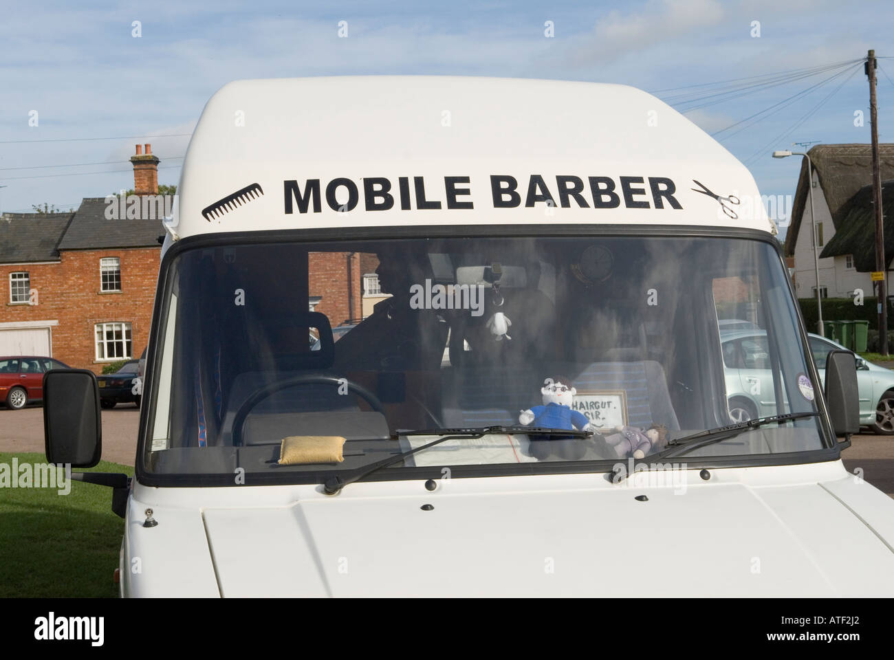 Mobile Barber Uk Hi res Stock Photography And Images Alamy