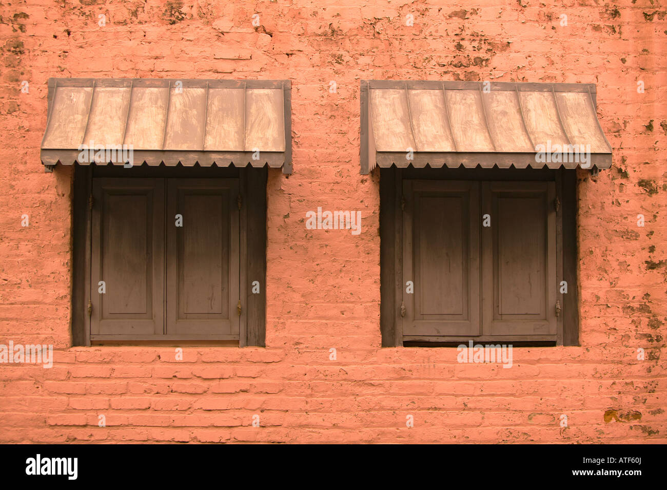 Peeling windows hi-res stock photography and images - Alamy