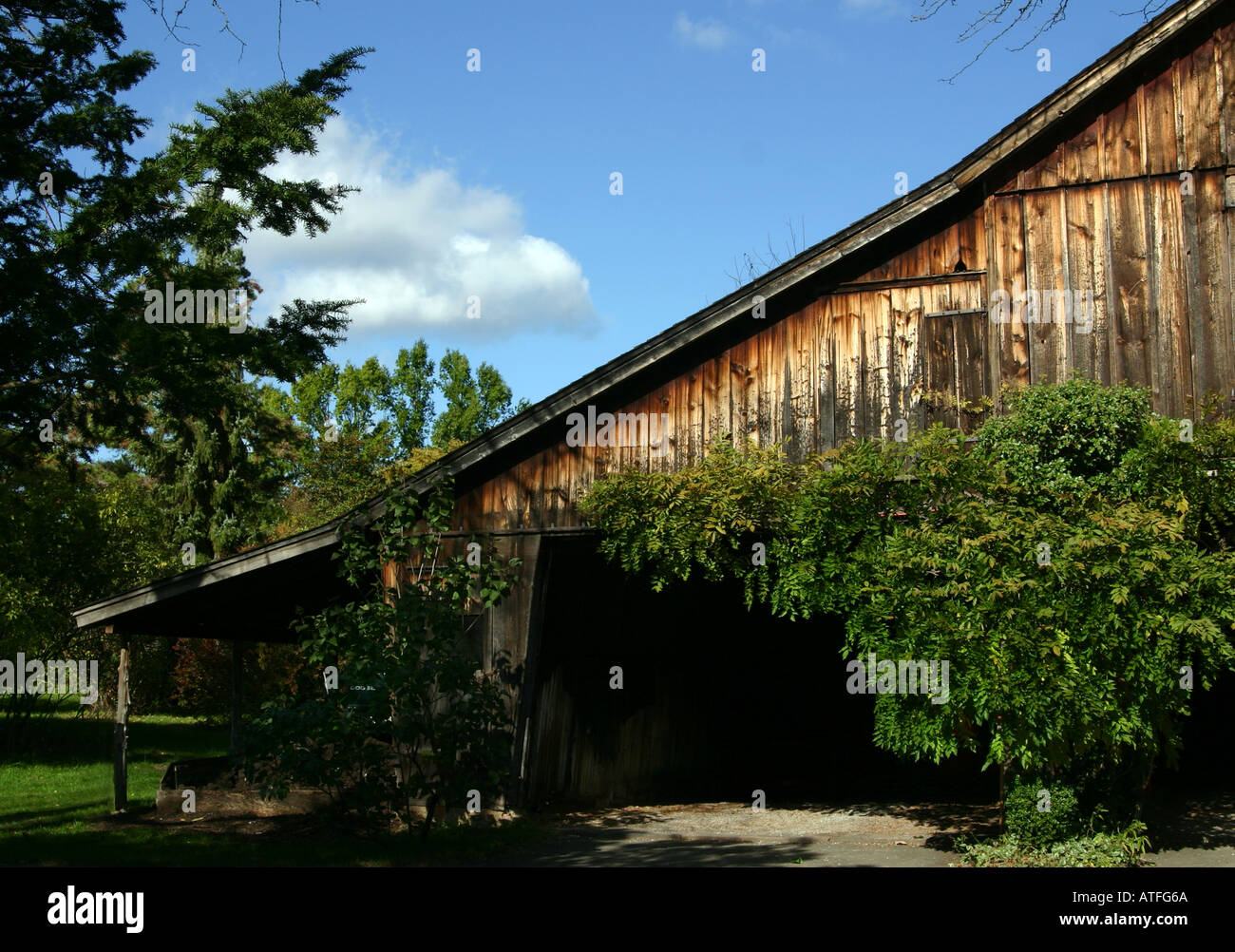 A Country Barn And Lean To Stock Photo 5321833 Alamy
