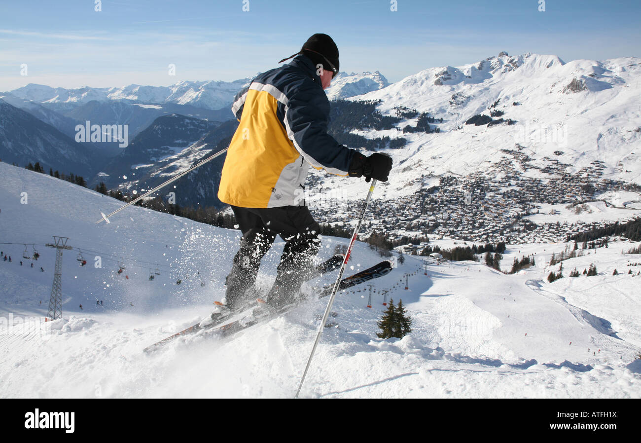 Skier on the ski run from Les Ruinettes into Verbier Stock Photo