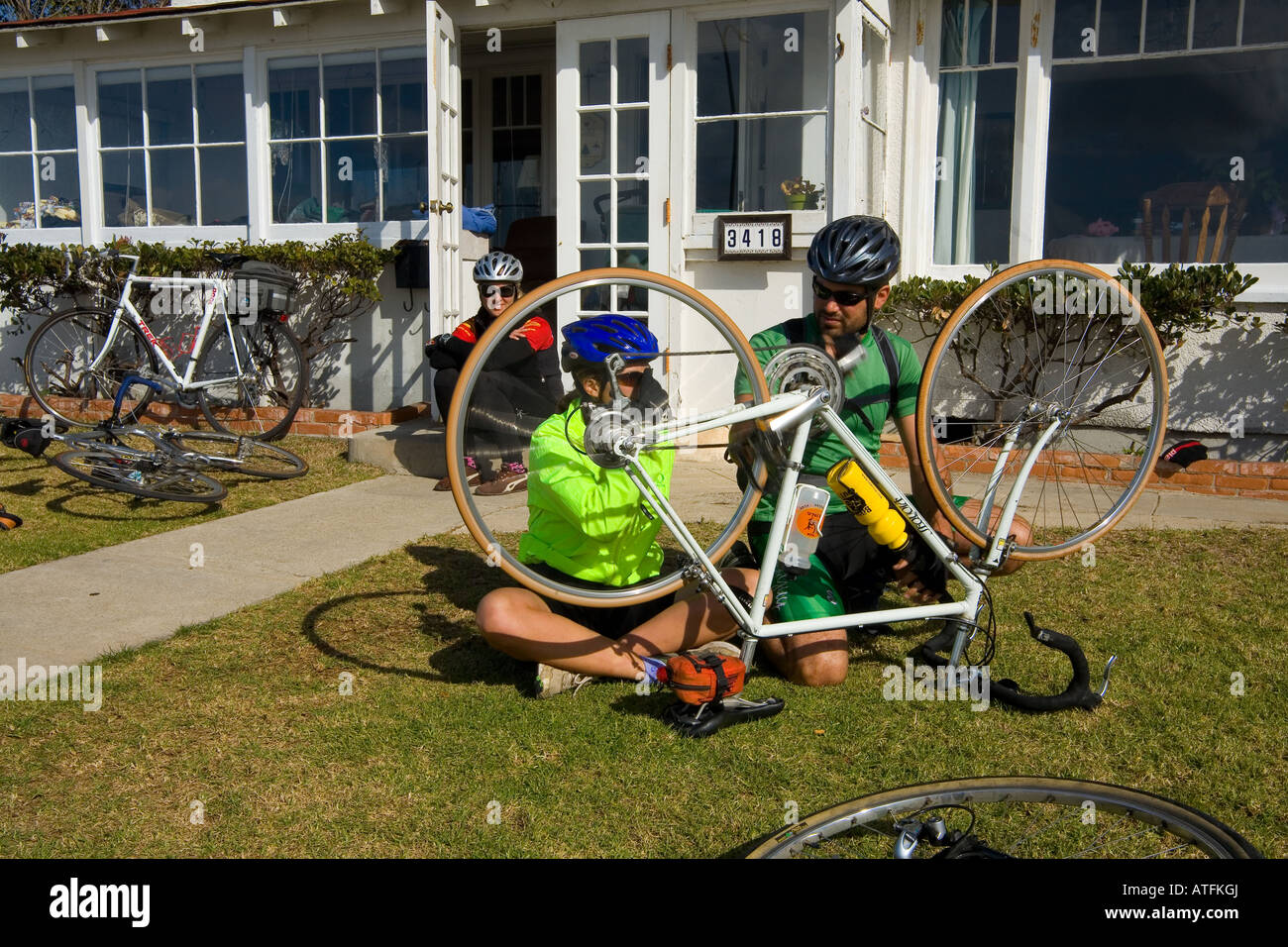 Fix wheel bicycle hi-res stock photography and images - Alamy