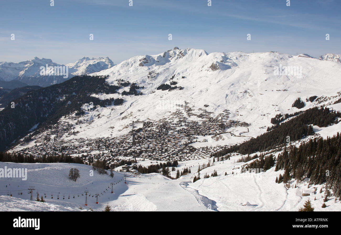 General view of the ski run from Les Ruinettes into Verbier Stock Photo