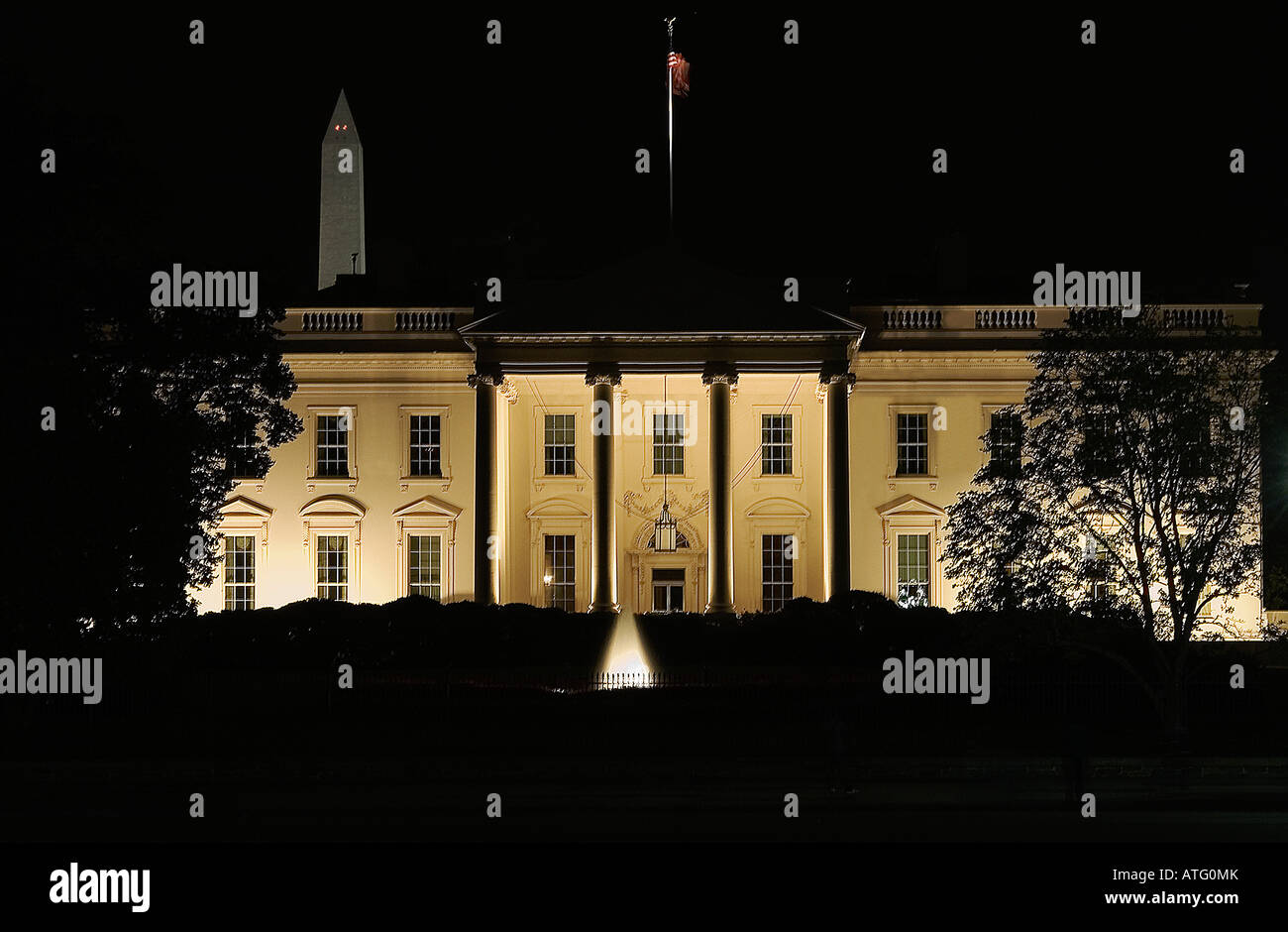 Back of the white house washington hi-res stock photography and images ...