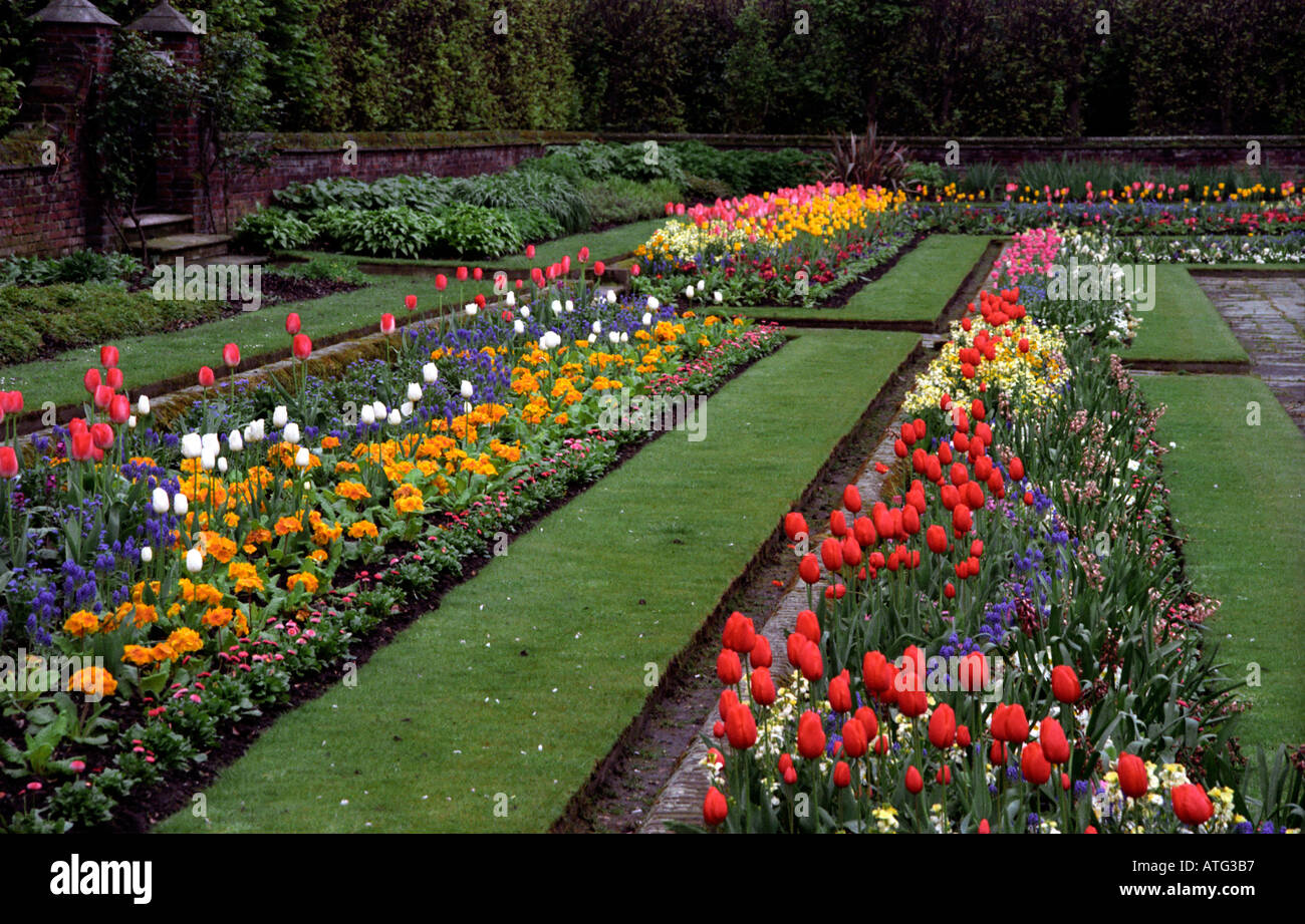 Formal gardens of Kensington Palace in London Stock Photo Alamy