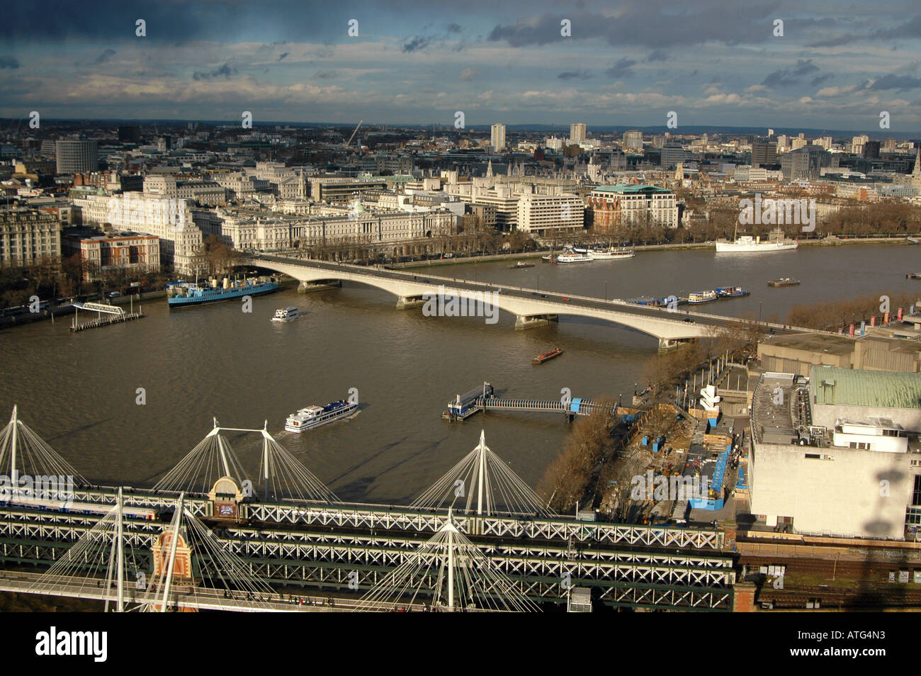 River thames bridges hi-res stock photography and images - Alamy