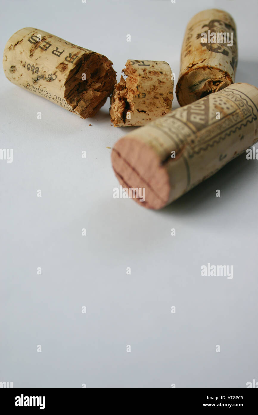 Old, wine corks, broken and unbroken Stock Photo Alamy