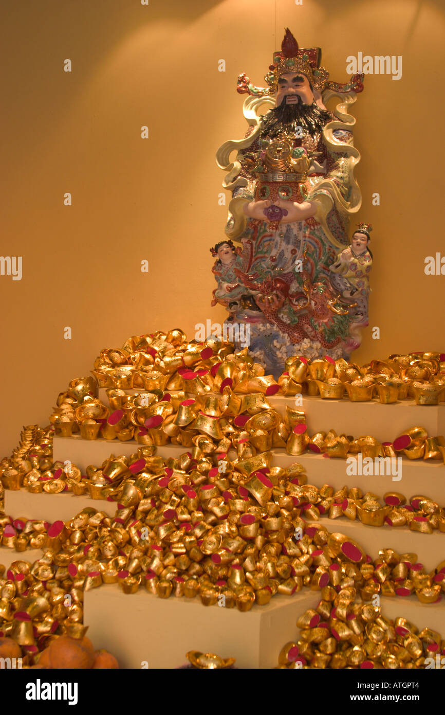 Taoist deity hi-res stock photography and images - Alamy