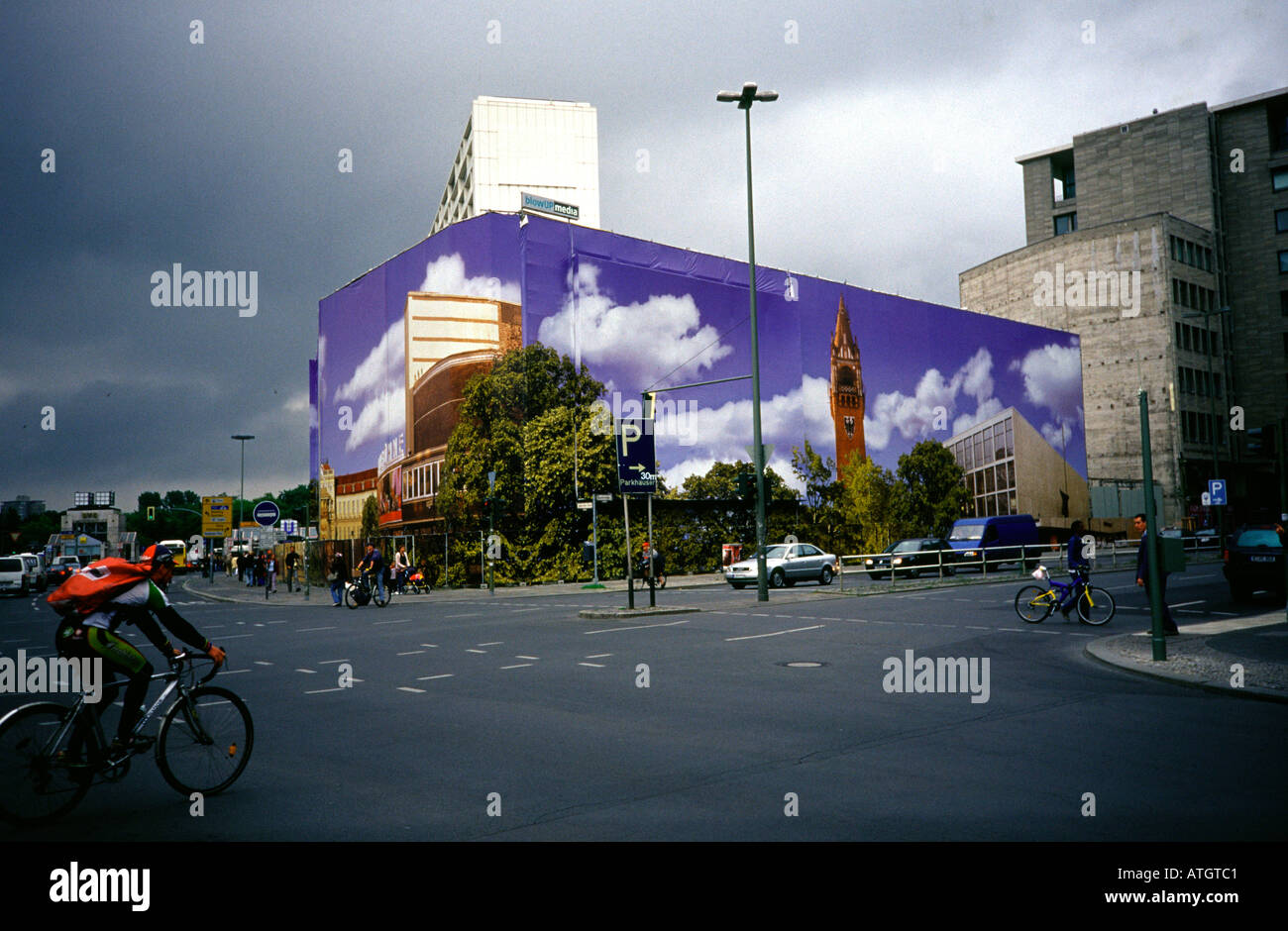 Downtown atmosphere hi-res stock photography and images - Alamy