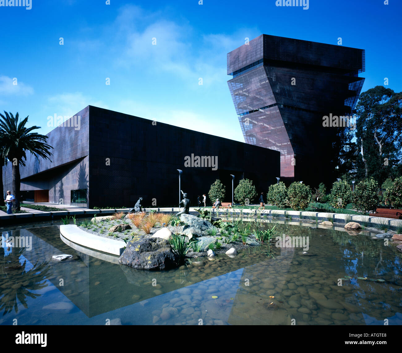 de Young Museum observation and 2005 building photo 2