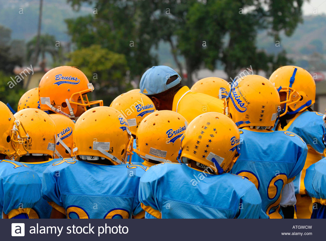 youth-football-team-in-team-huddle-with-coach-stock-photo-16315752-alamy