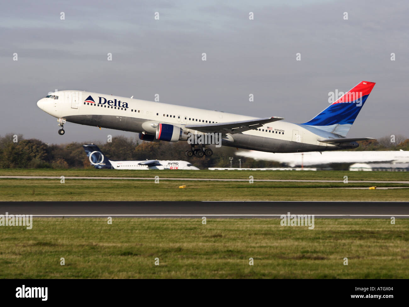 Delta at Manchester Airport Stock Photo - Alamy