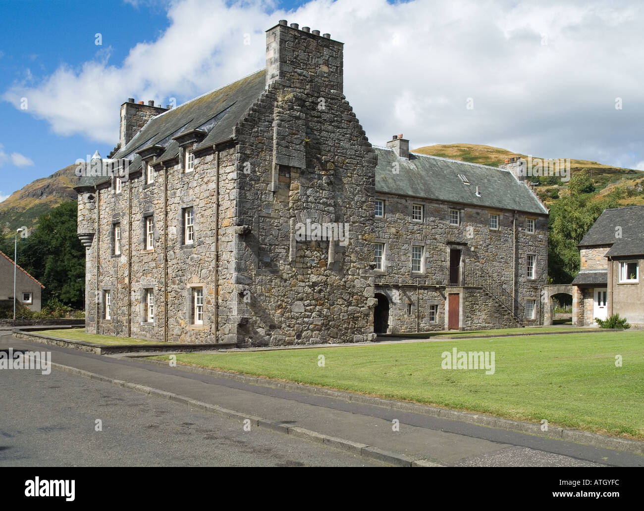 dh MENSTRIE CASTLE CLACKMANNANSHIRE Scottish 16th century L plan tower house Scotland Stock Photo