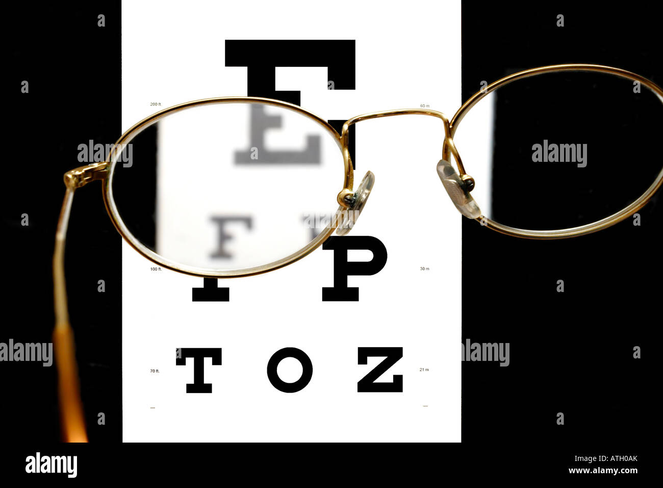 https://c8.alamy.com/comp/ATH0AK/eye-chart-and-eyeglasses-ATH0AK.jpg