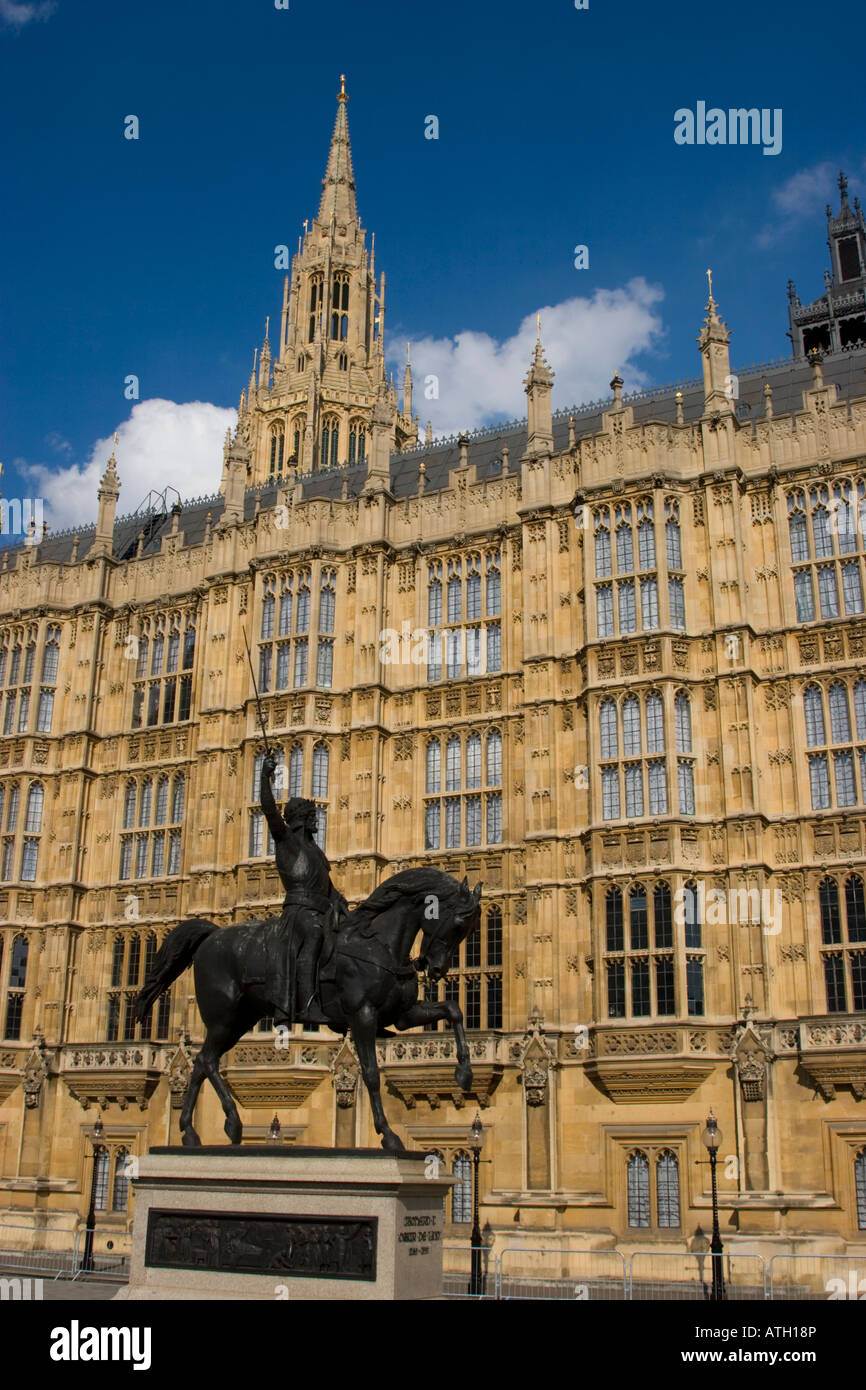 Statue of King Richard the Lionheart outside the Houses of Parliament Stock Photo