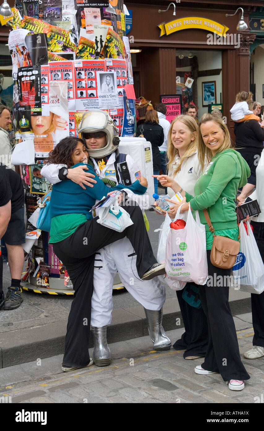 Edinburgh Festival Fringe, Scotland. Actor dressed as space man promotes evening performances on the Royal Mile Stock Photo